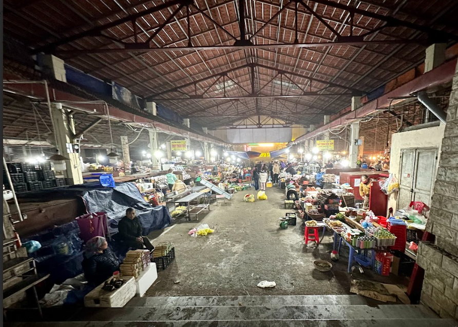 Sapa Minority Market at night